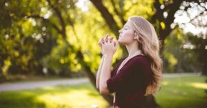 praying girl